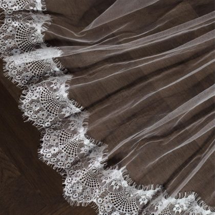 chantilly lace trim veil