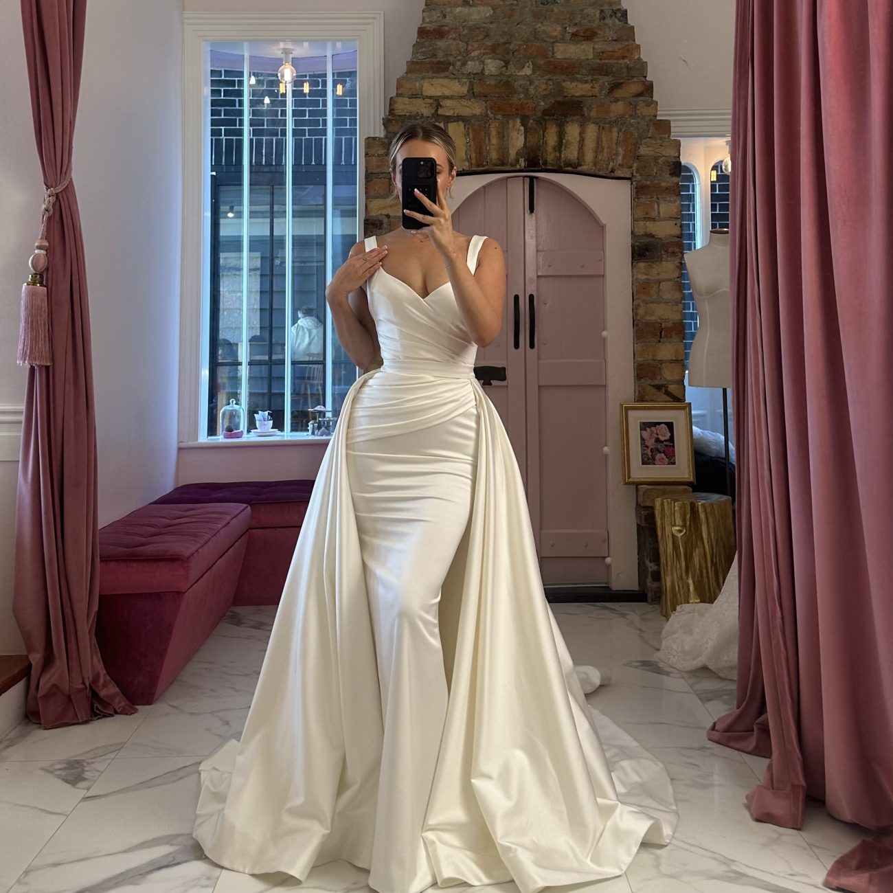 Wedding Dresses Auckland: Wedding Gowns, Robes & Dresses